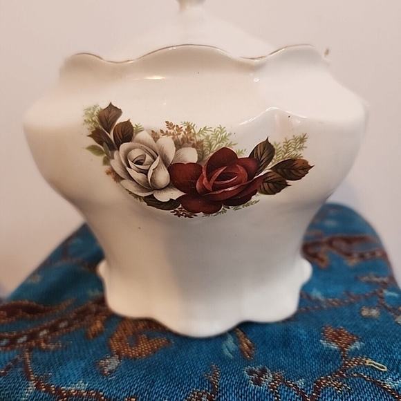 The House Of Webster Ceramics Prussian Covered Biscuit Jar Roses - Picture 5 of 12